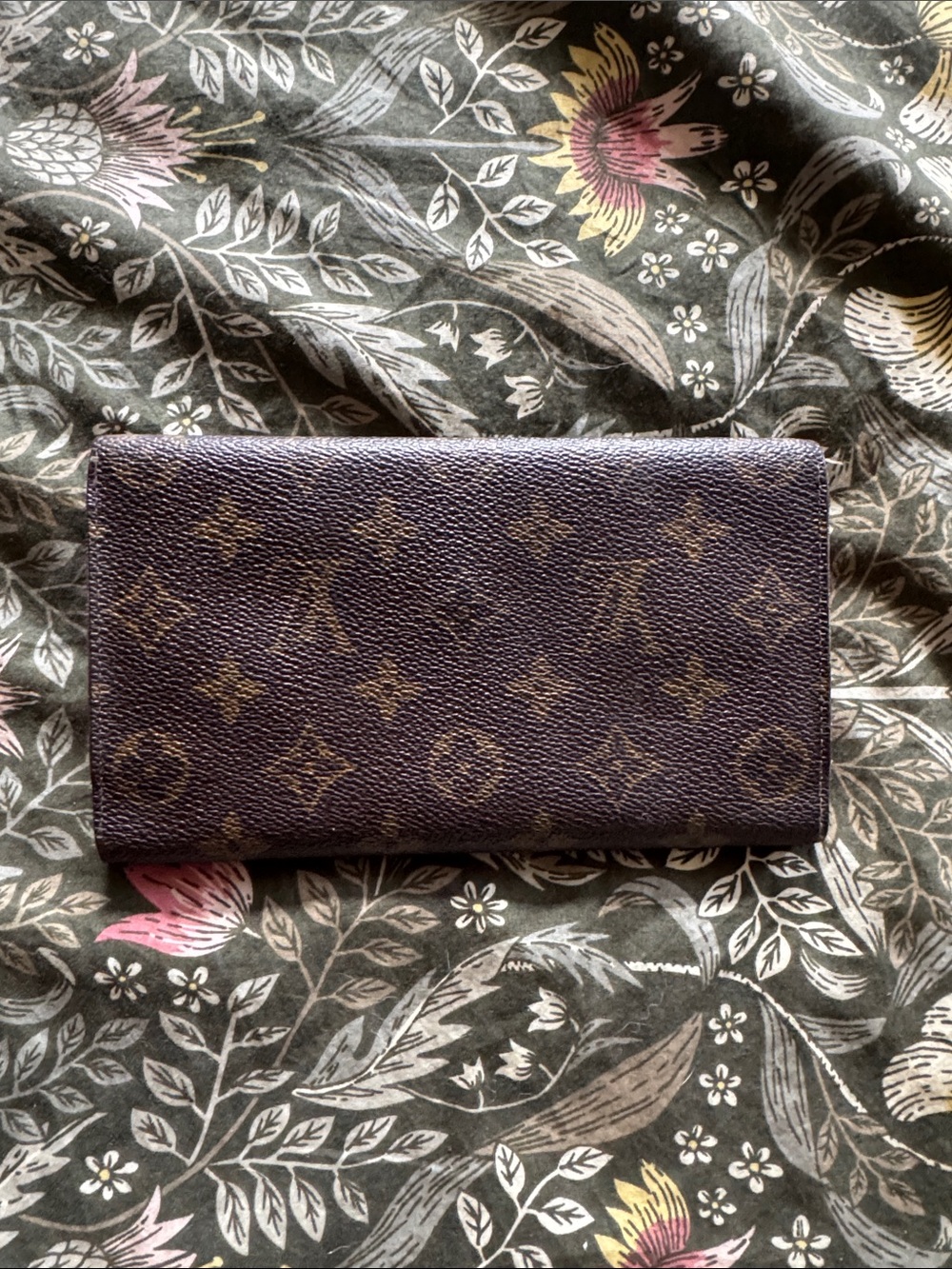 Louis Vuitton Monogram Canvas Trifold Wallet in Brown with Gold Snap - Picture 2 of 7